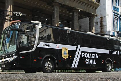 Ônibus da Polícia Civil
