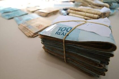 Cédulas em dinheiro