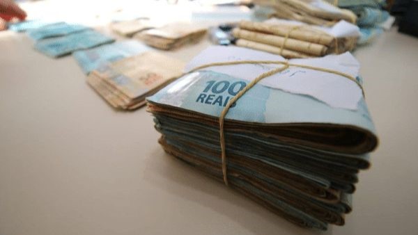 Cédulas em dinheiro