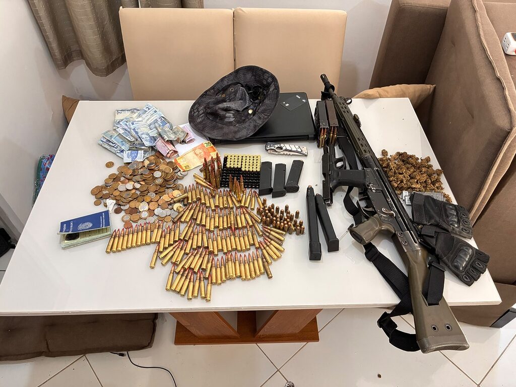 Drogas, armas e munições apreendidas pela polícia