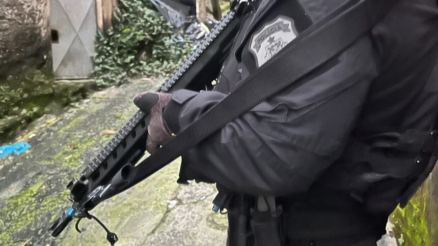 Policial em operação