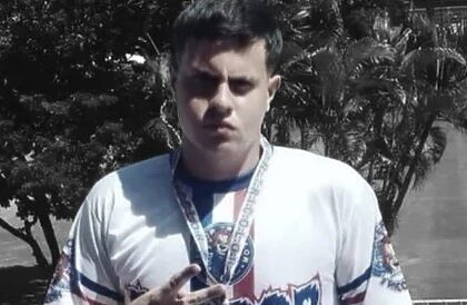 José Alexandre com a camisa do Bahia