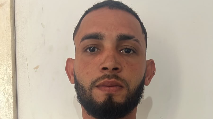 Homem detido em delegacia