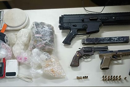 Drogas e armas apreendidas em Areia Branca