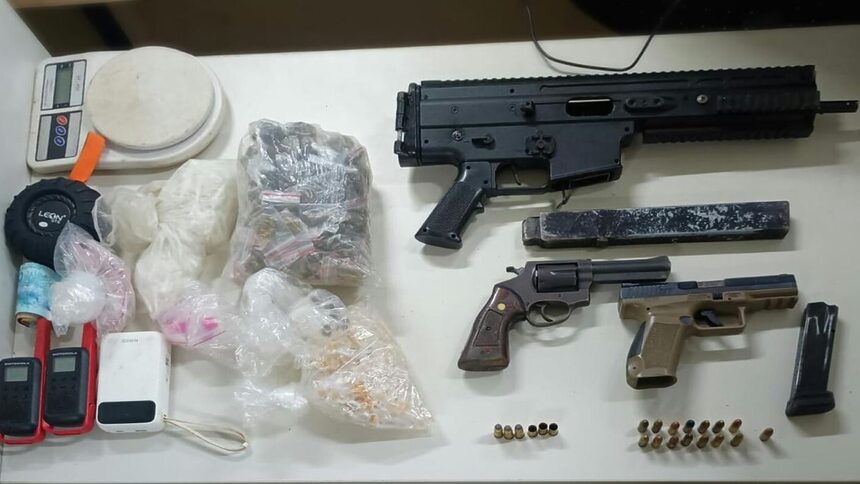 Drogas e armas apreendidas em Areia Branca