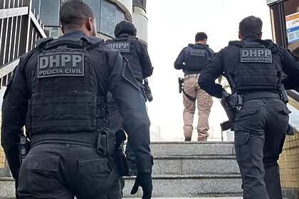 Policiais Civis durante a Operação Iceberg