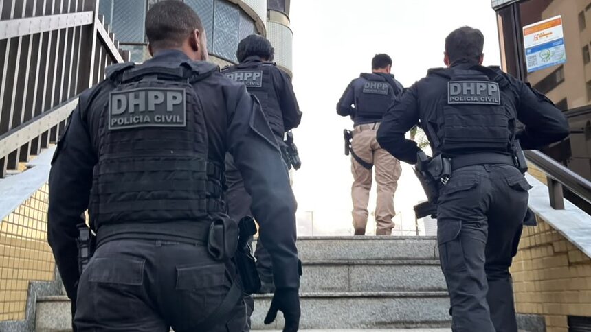 Policiais Civis durante a Operação Iceberg