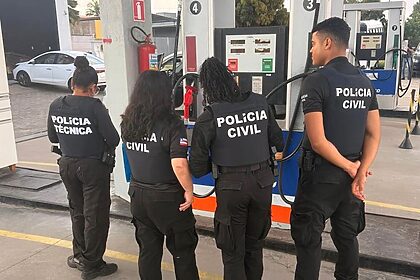 Policiais civis durante operação Mistura Incerta