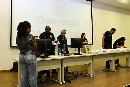 Policiais no COI