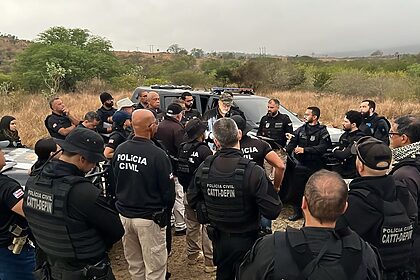 Policiais durante operação em Itambé