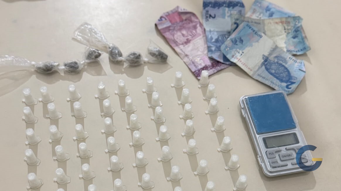 PM apreende munições, drogas e material para tráfico em ações em São Sebastião do Passé e Candeias