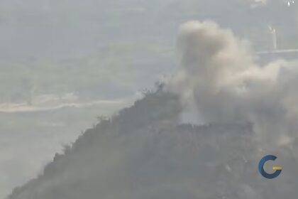 Confrontos entre combatentes houthis e forças do governo iemenita