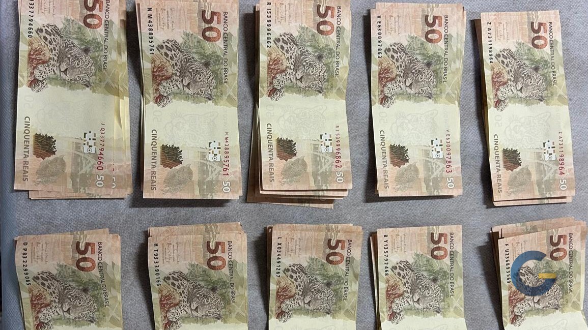 Polícia apreende R$ 1,8 mil em cédulas falsas escondidas dentro de ar-condicionado em Serrinha