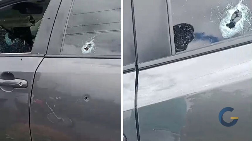 Carro crivado de balas em Simões Filho