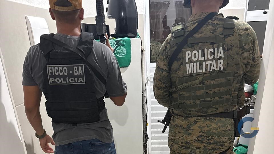 Faccionada é presa com pistola, munição de fuzil e cocaína na rodoviária de Feira de Santana