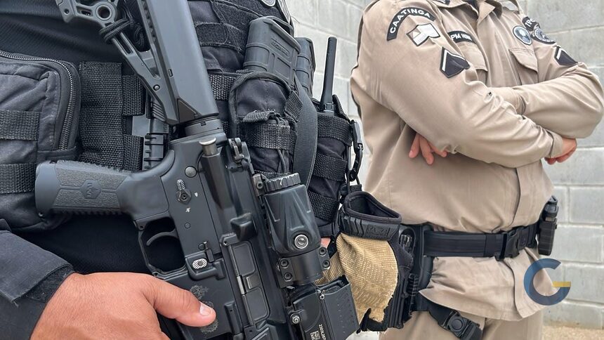 Policiais que prenderam suspeito