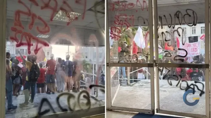 Vandalismo durante manifestação leva à suspensão do expediente na Prefeitura de Salvador